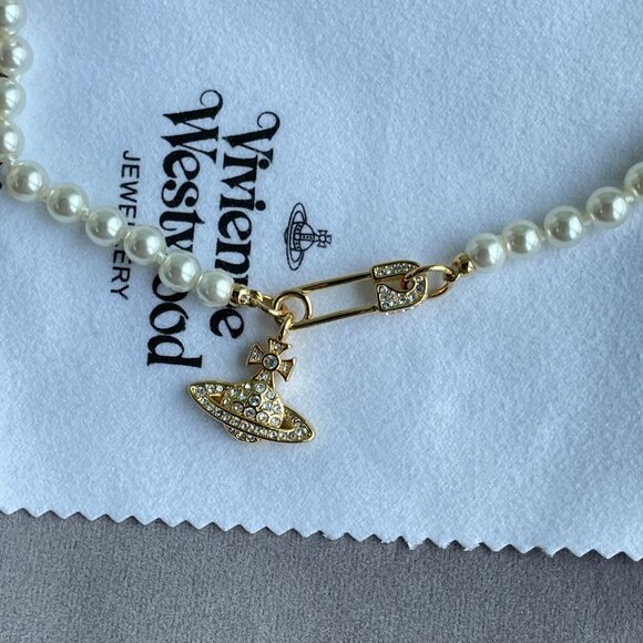 Vivienne Westwood Single Layer Pearl Golden Yellow Pin Necklace - Picture 6 of 9